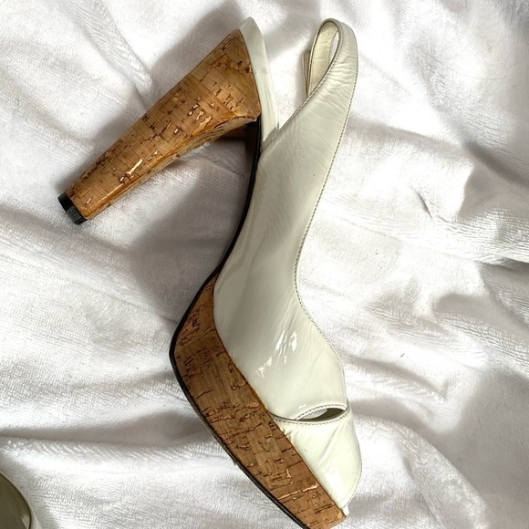 Stuart Weitzman white patent leather sling back peep toe with cork heel size 8 - Picture 9 of 15